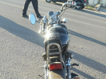 Motociclista trasladado al hospital por sufrir traumatismos leves
