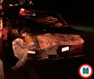 Un camionero escapó al impactar con un auto de cuatro ocupantes