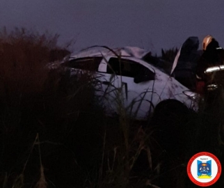 Llegó por su cuenta al hospital tras volcar en su auto