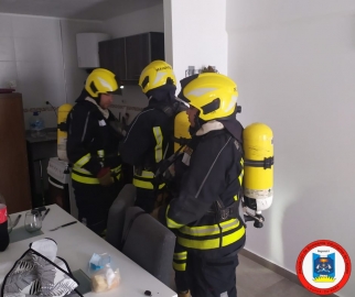 Llegó por su cuenta al hospital tras volcar en su auto