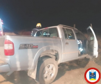 Un herido tras impactar con su camioneta en una cuneta