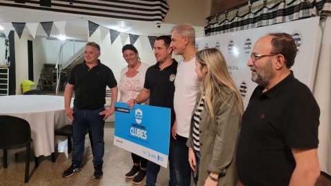 Entrega de un millón de pesos para infraestructura deportiva para los clubes Tiro Federal y CAM