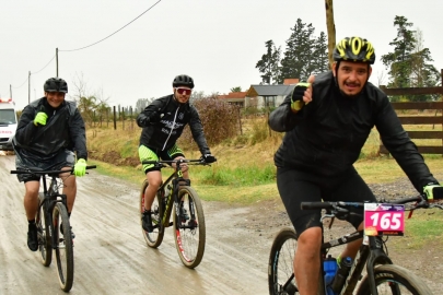 Bajo la lluvia, más de 200 pedalistas participaron del Gran Ciclo de Turismo de la Amistad