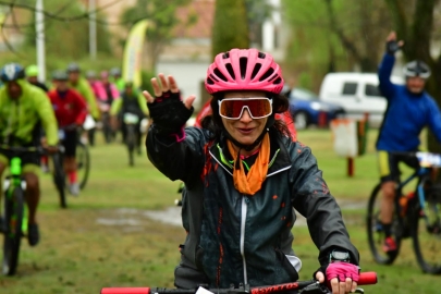 Bajo la lluvia, más de 200 pedalistas participaron del Gran Ciclo de Turismo de la Amistad