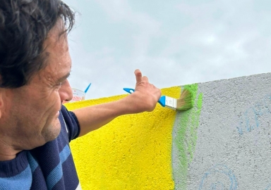Integrantes del CE.CA.L pintaron un mural en el lago