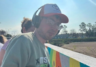 Integrantes del CE.CA.L pintaron un mural en el lago