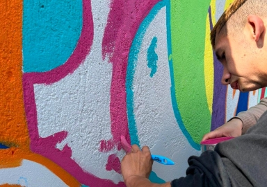 Integrantes del CE.CA.L pintaron un mural en el lago