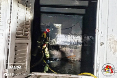 Incendio total de una vivienda en Mansilla al 500