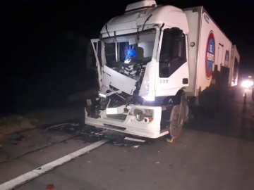Armstrong: camionero sufrió fractura al impactar de atras otro camión que se dio a la fuga
